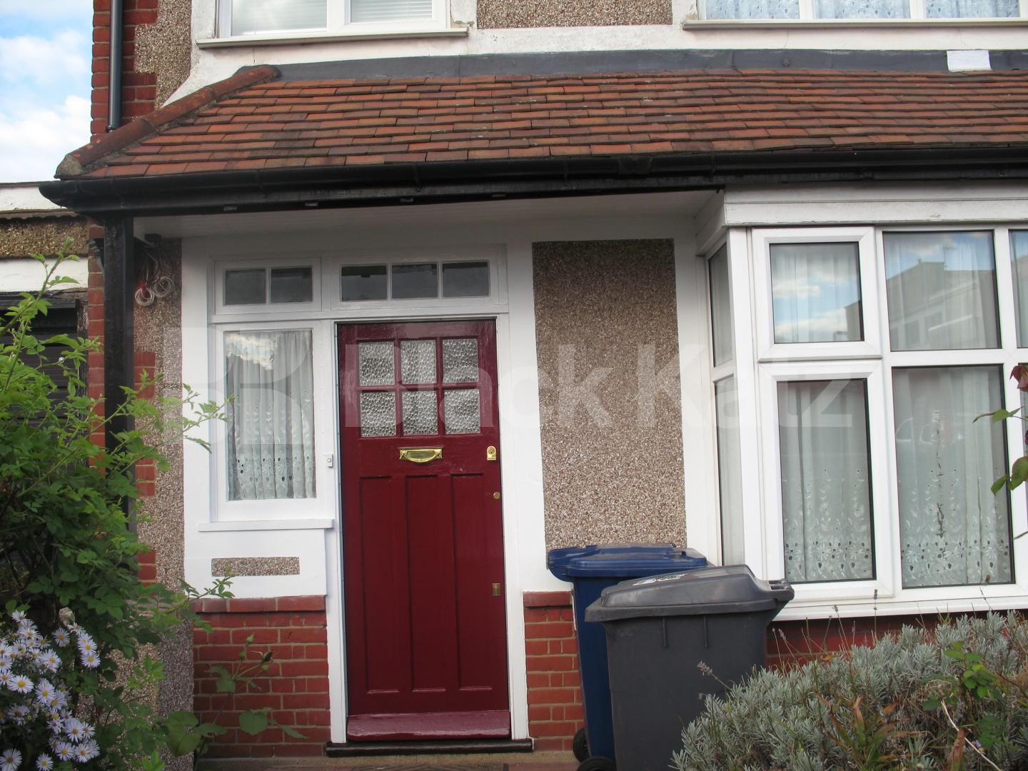 			All Bills Included!, 2 Bedroom, 1 bath, 1 reception Maisonette			 Brookhill Road, New Barnet